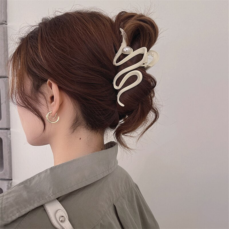 2026 Retro Korea Large Wave Grab Clip Frosted Acrylic Hair Clip Shark Clip Headdress Ladies Girls Fashion Hair Accessories