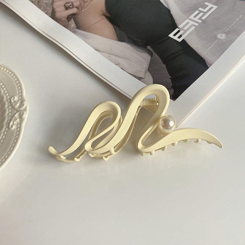 2026 Retro Korea Large Wave Grab Clip Frosted Acrylic Hair Clip Shark Clip Headdress Ladies Girls Fashion Hair Accessories