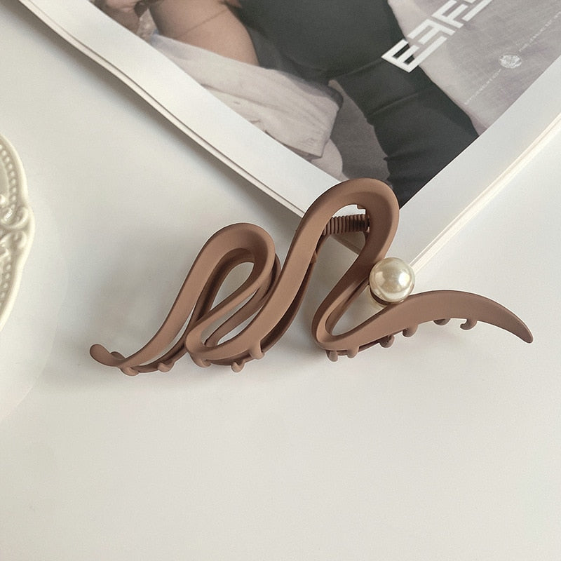 2026 Retro Korea Large Wave Grab Clip Frosted Acrylic Hair Clip Shark Clip Headdress Ladies Girls Fashion Hair Accessories