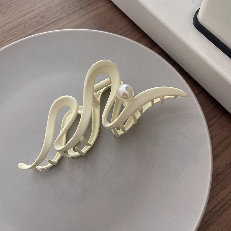 2026 Retro Korea Large Wave Grab Clip Frosted Acrylic Hair Clip Shark Clip Headdress Ladies Girls Fashion Hair Accessories